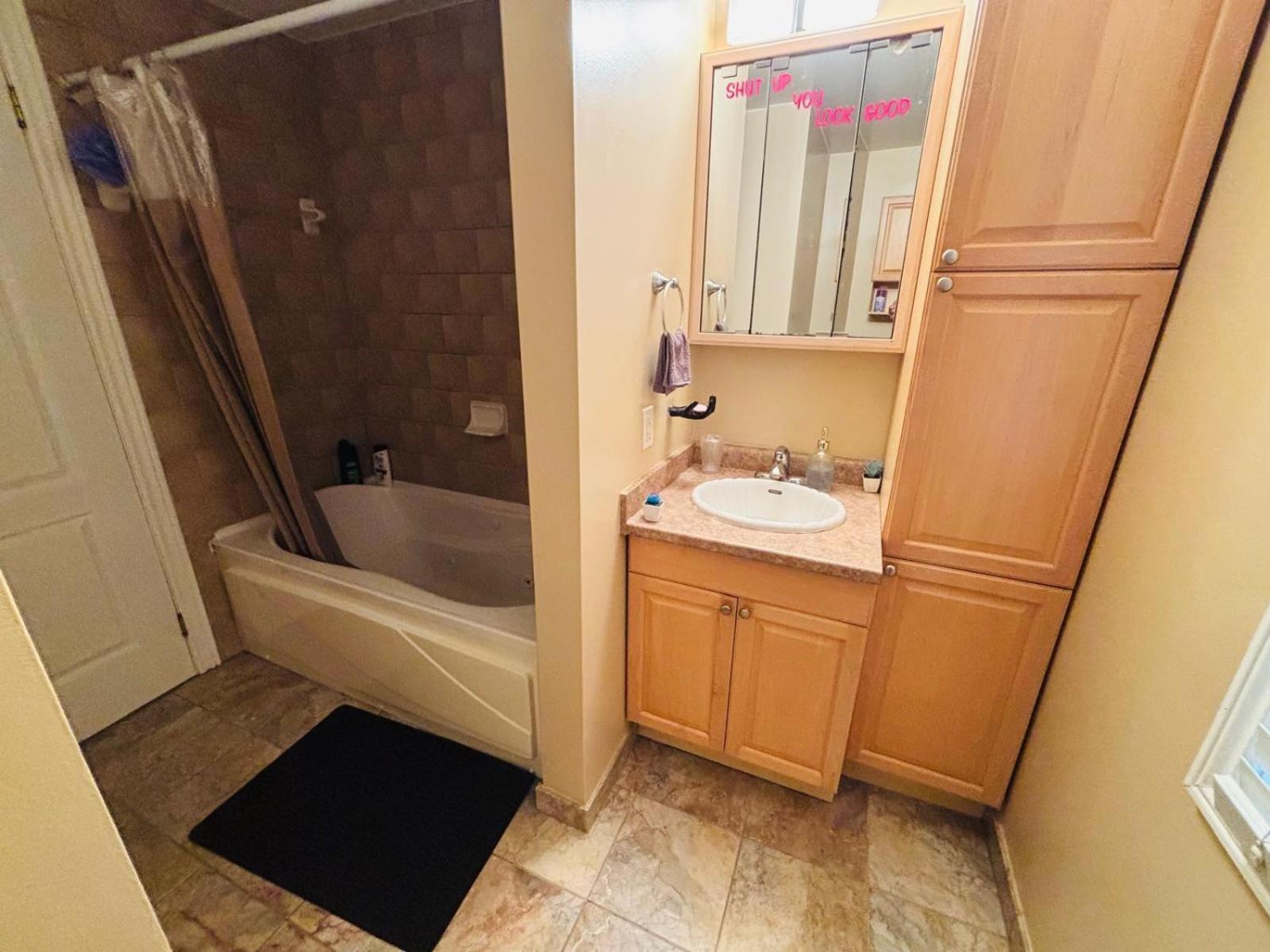 Room With Private Patio Next To Toronto Airport Mississauga Buitenkant foto
