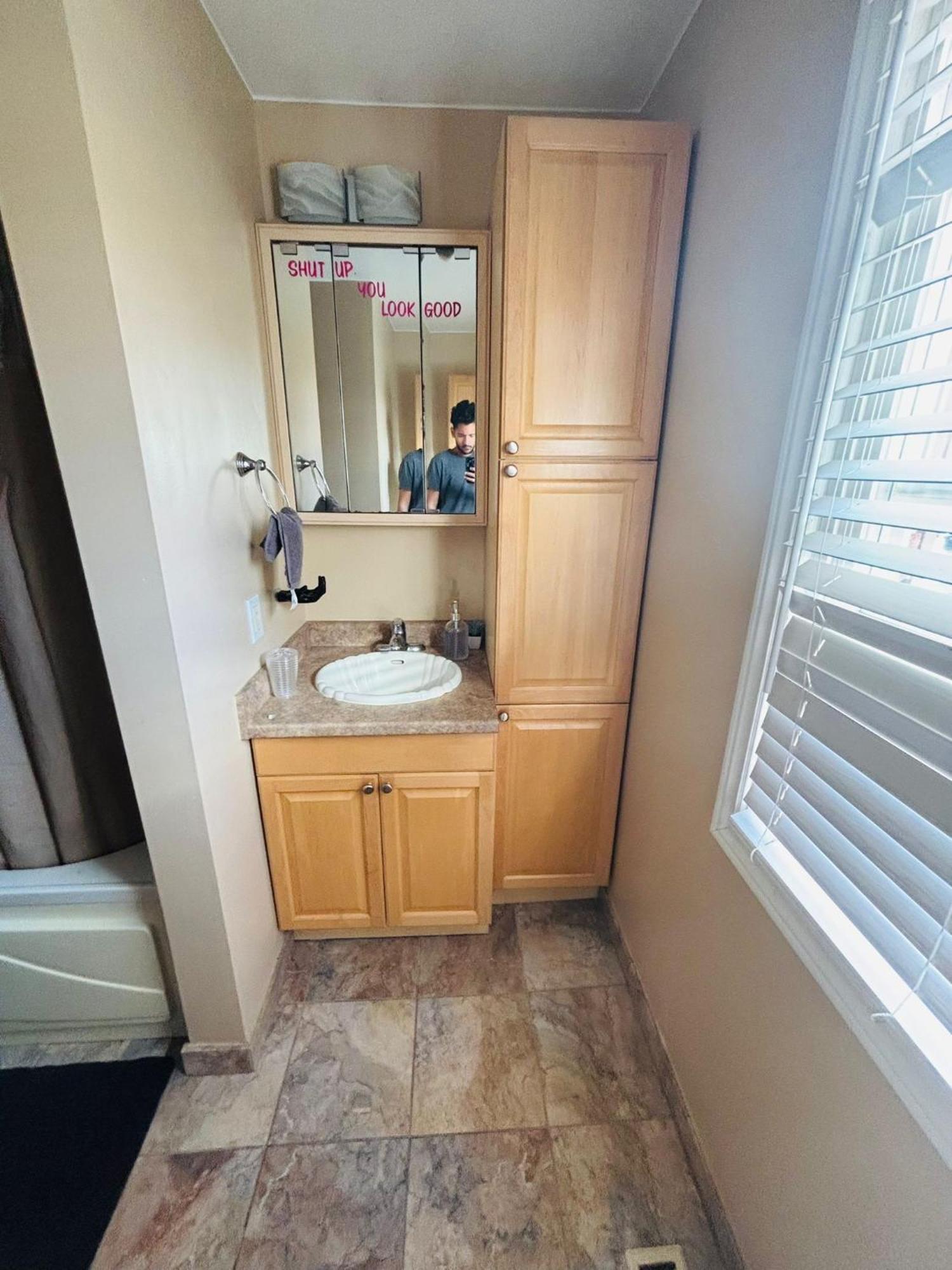 Room With Private Patio Next To Toronto Airport Mississauga Buitenkant foto